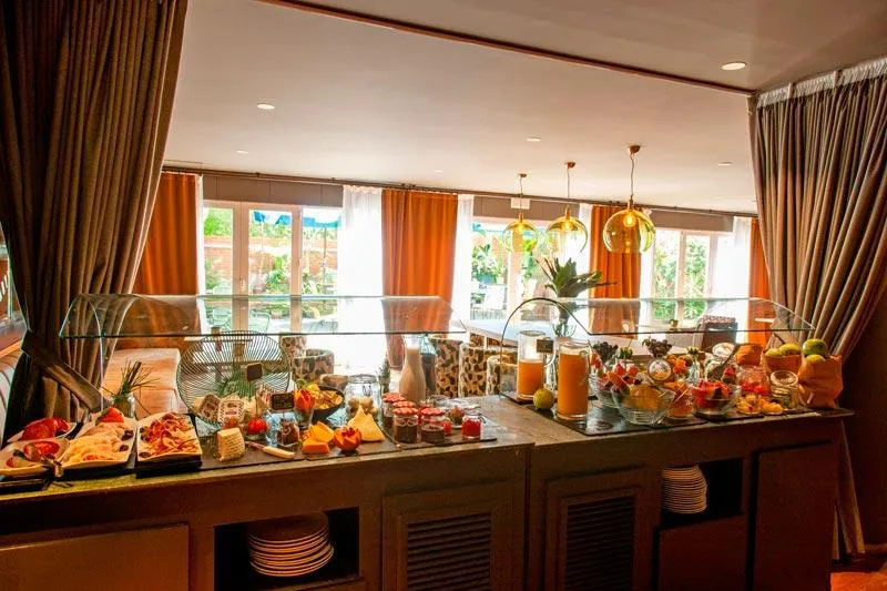 Restaurant, Chic & Basic Velvet, Barcelona