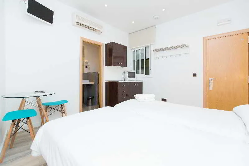 STUDIO STANDARD Room, AinB Las Ramblas-Colón Apartments, Barcelona