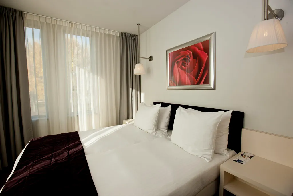 QUADRUPLE DELUXE Room, WestCord Art Hotel Amsterdam 4, Amsterdam