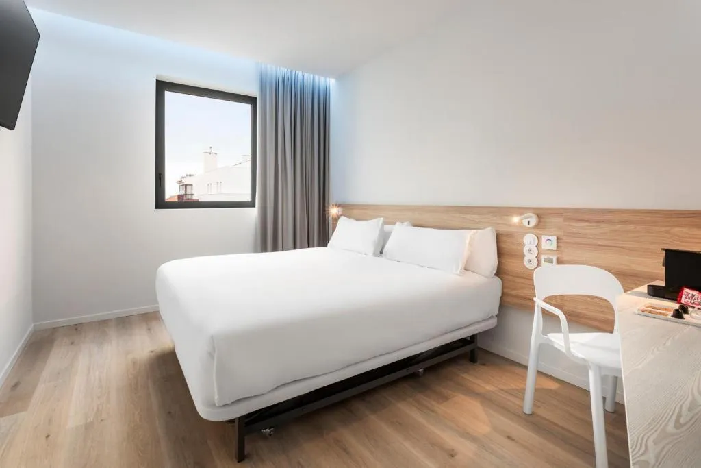 DOUBLE STANDARD Room, B&B Hotel Lisboa Oeiras, Lisbon