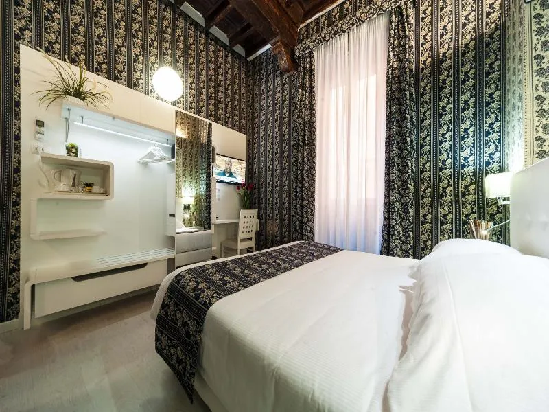 DOUBLE SUPERIOR Room, Relais Trevi 95 Boutique Hotel, Rome