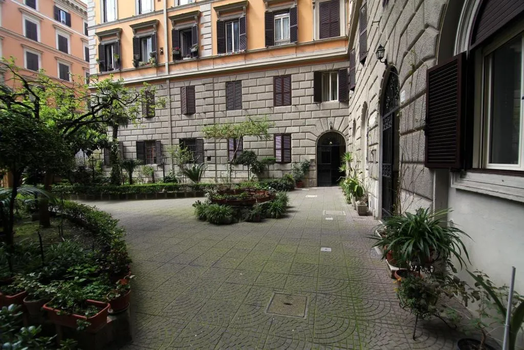 General view, Elegance, Naples