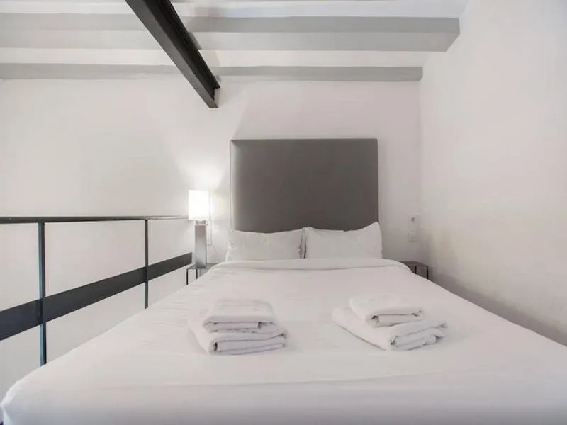 APARTMENT CAPACITY 7 TWO BEDROOMS Room, 5 Barcelona Apartments, Barcelona