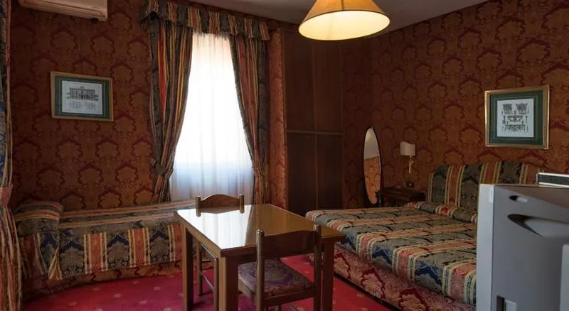 Room, Ponte Bianco, Rome