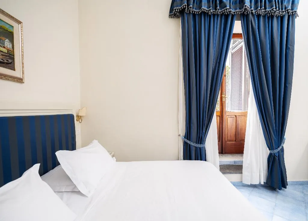 Double or Twin CLASSIC WITH BALCONY Room, Hotel Jaccarino, Naples