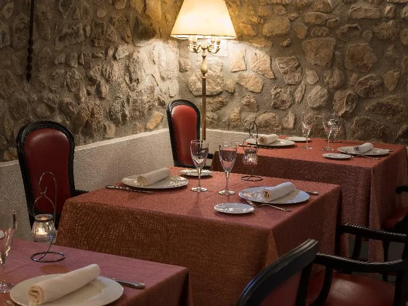 Restaurant, Salles Hotel & SPA Mas Tapiolas, Costa Brava