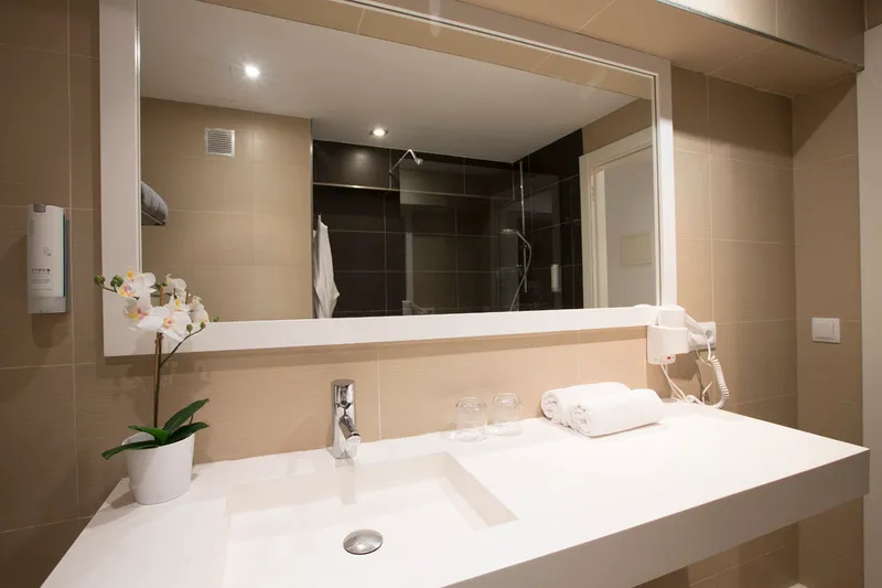 Room, Las Gaviotas Suites Hotel & Spa, Majorca