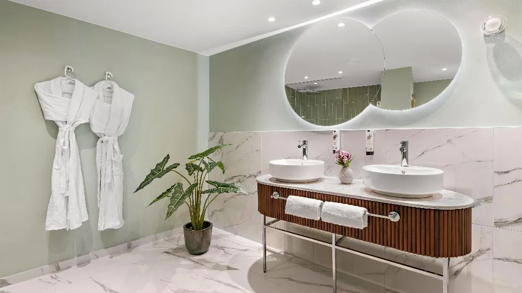SUITE KING SIZE BED Room, Vignette Collection Bristol Berlin, Berlin