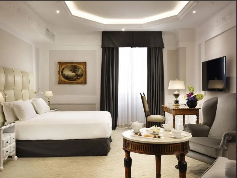 JUNIOR SUITE DELUXE Room, Splendide Royal Rome, Rome