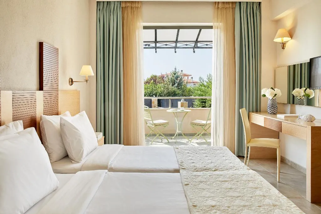 FAMILY ROOM GARDEN VIEW Room, Istion Club & Spa, Thessaloniki