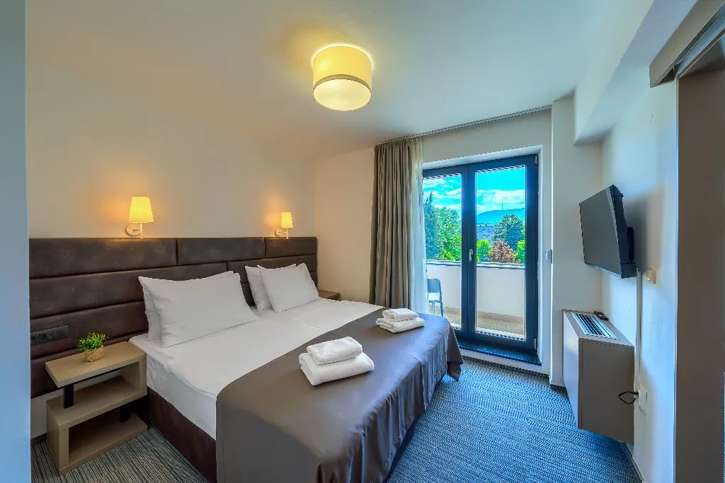 FAMILY ROOM WITH BALCONY Room, Alkar, Split