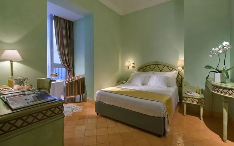 Room, Miramare e Castello, Naples