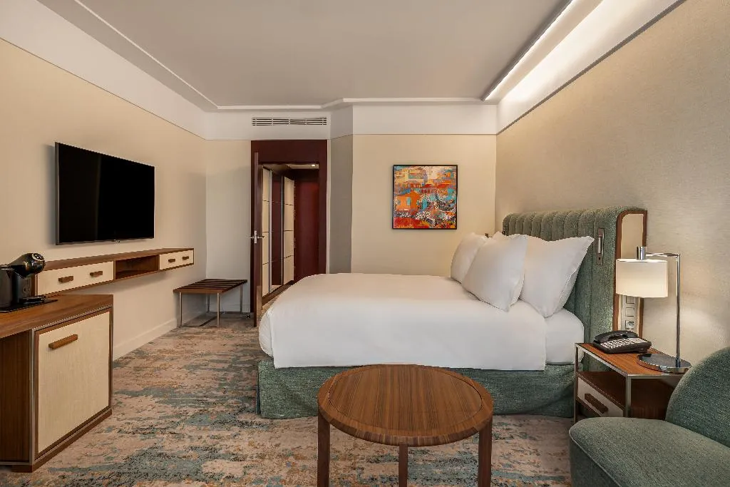 DOUBLE PREMIUM QUEEN BED Room, Crowne Plaza Porto, Porto