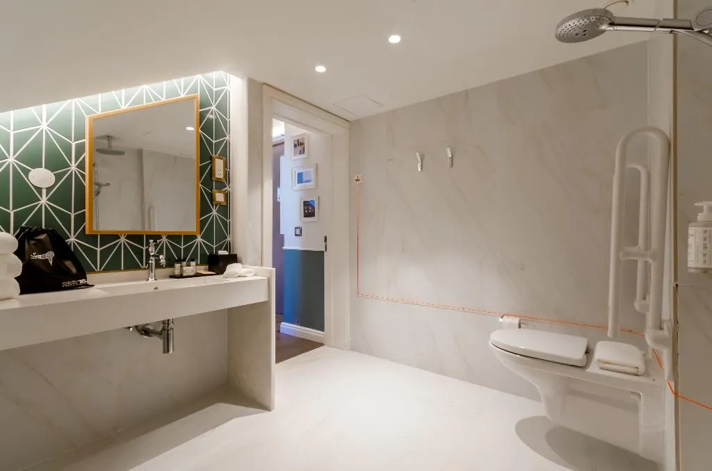 DOUBLE Accessible KING SIZE BED Room, The Emerald House Lisbon, Curio Collection by Hilt, Lisbon