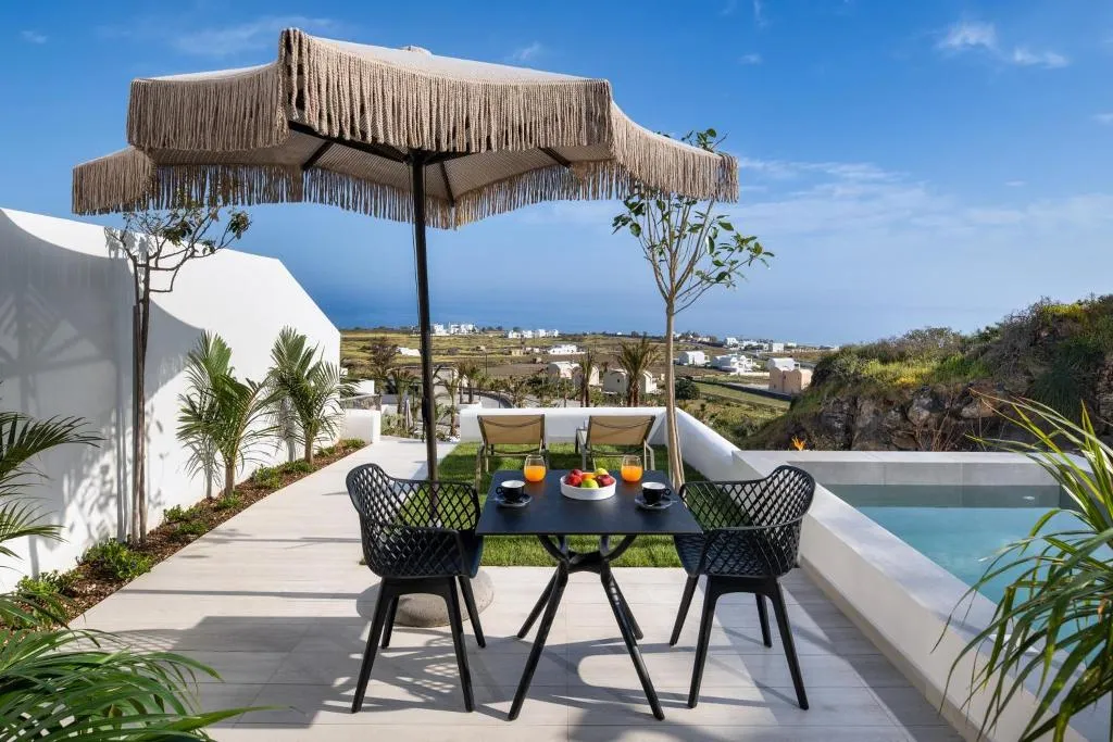 JUNIOR SUITE WITH PRIVATE POOL Room, Palm Island Suites, Santorini