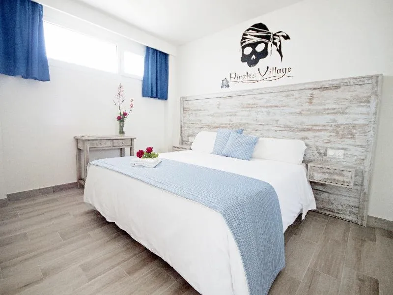 APARTMENT CAPACITY 4 ONE BEDROOM Room, Pirates Village, Majorca
