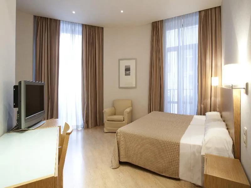 QUADRUPLE STANDARD Room, Regente, Madrid