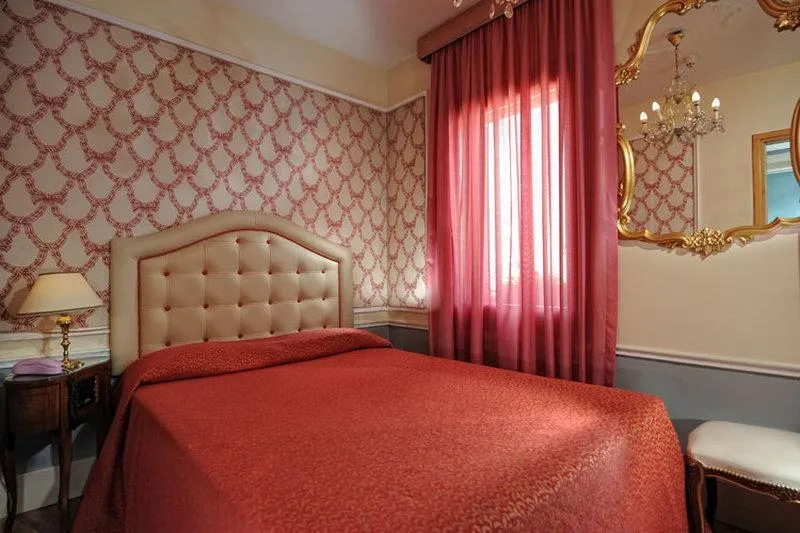 General view, Arlecchino, Venice