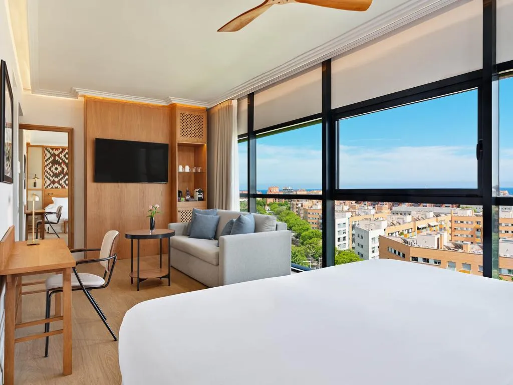 JUNIOR SUITE DELUXE Room, H10 Marina Barcelona, Barcelona