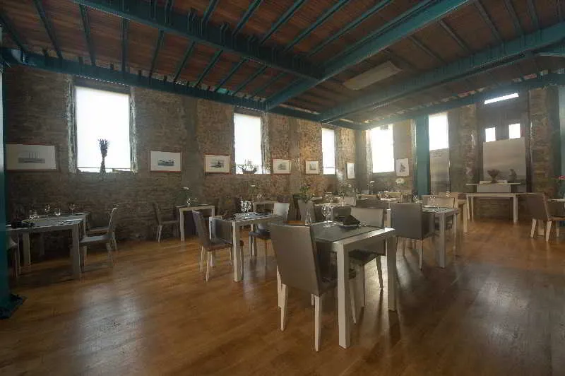 Restaurant, Ilhavo Plaza, Porto