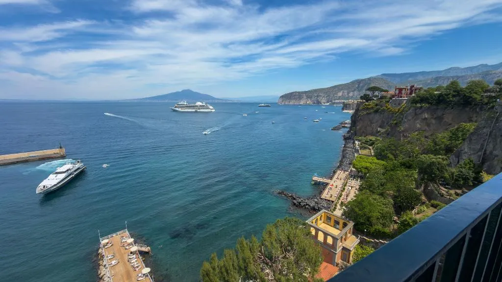 SUITE EXECUTIVE SEA VIEW Room, Grand Hotel Europa Palace, Naples
