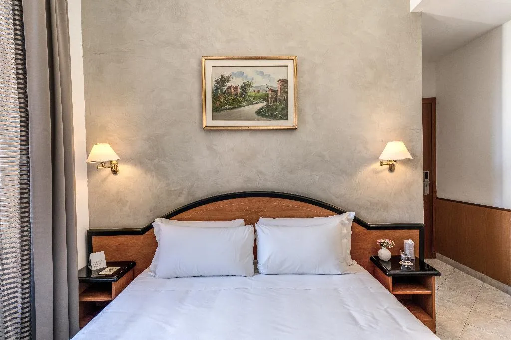 DOUBLE STANDARD Room, Sonya, Rome