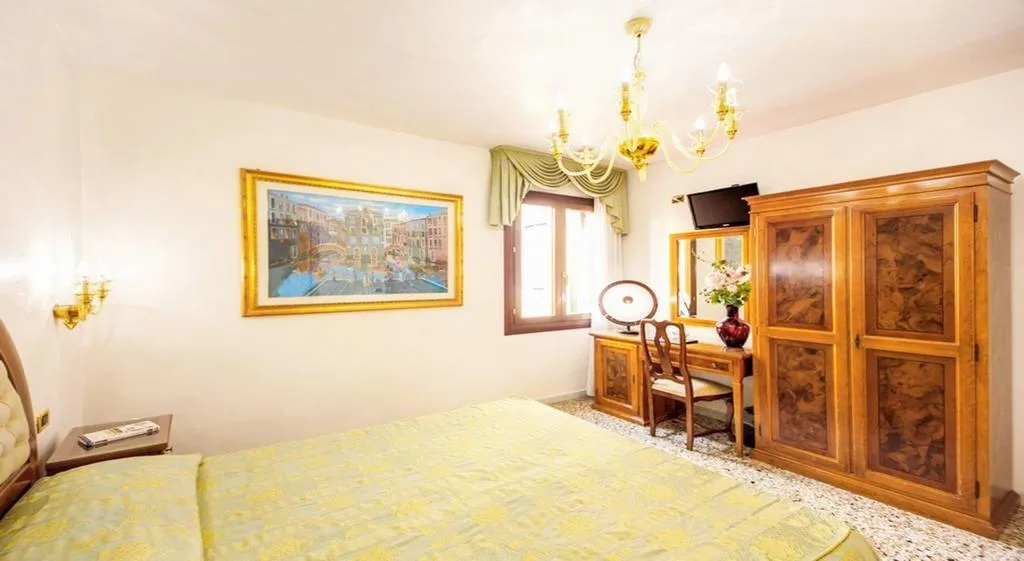 DOUBLE STANDARD Room, Antica Casa Carettoni, Venice