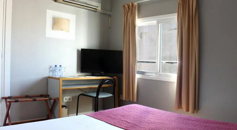 Room, Subur, Costa Brava