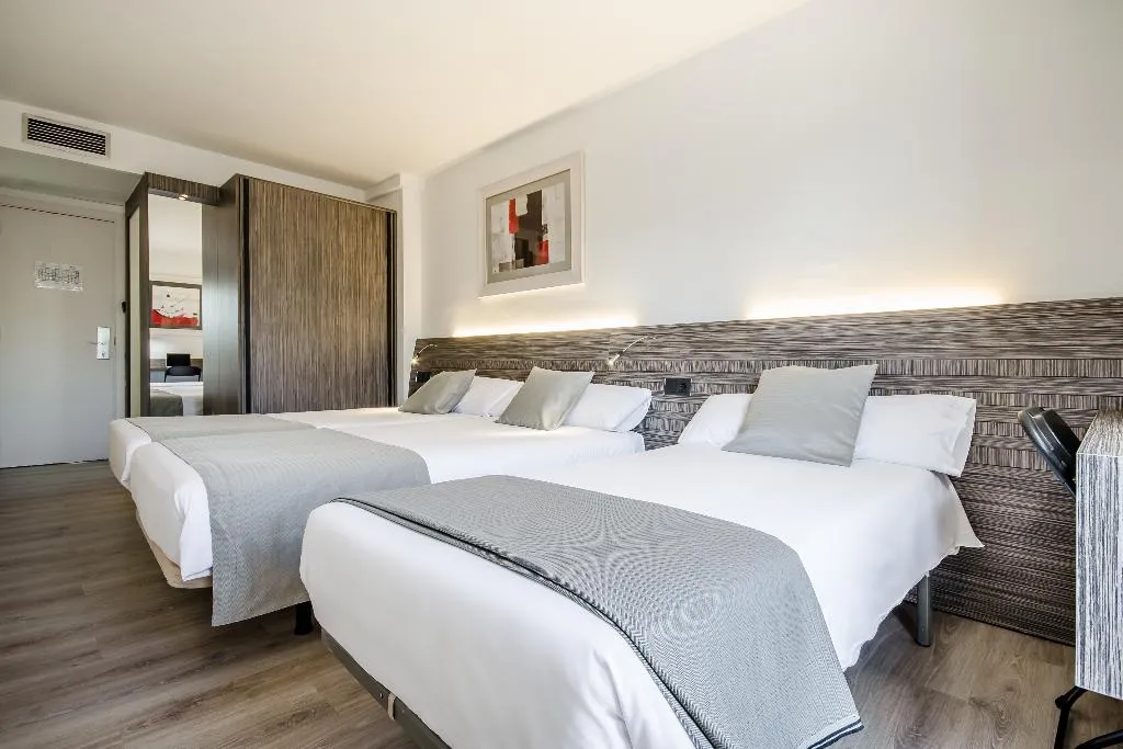 TRIPLE STANDARD Room, HC Mollet Barcelona, Barcelona
