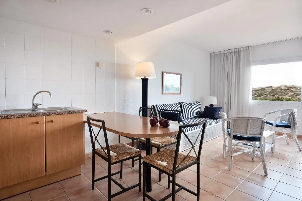 APARTMENT CAPACITY 4 TWO BEDROOMS Room, Apartaments Golf By La Costa Resort, Costa Brava