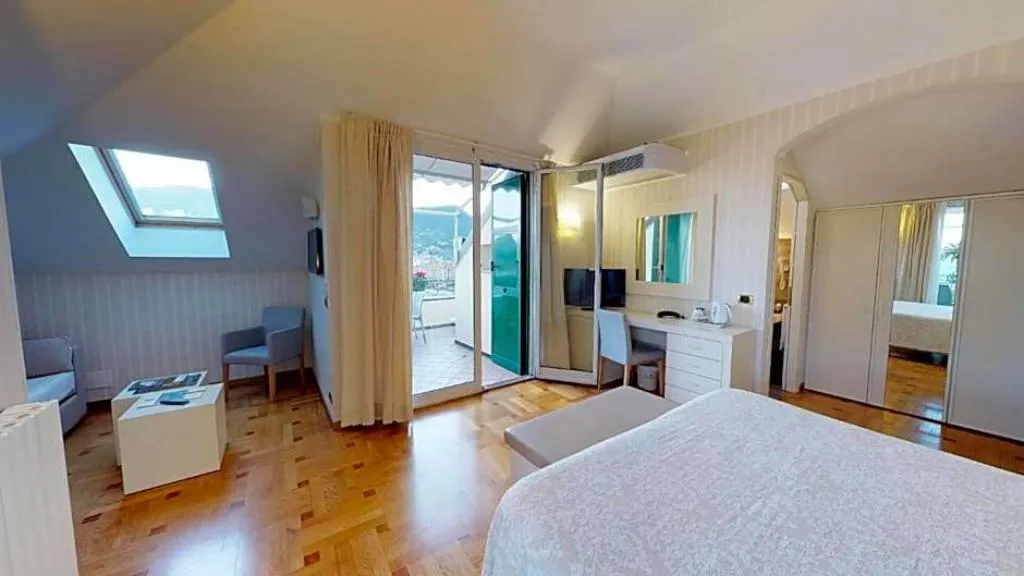 JUNIOR SUITE STANDARD Room, Hotel Metropole, Cagliari