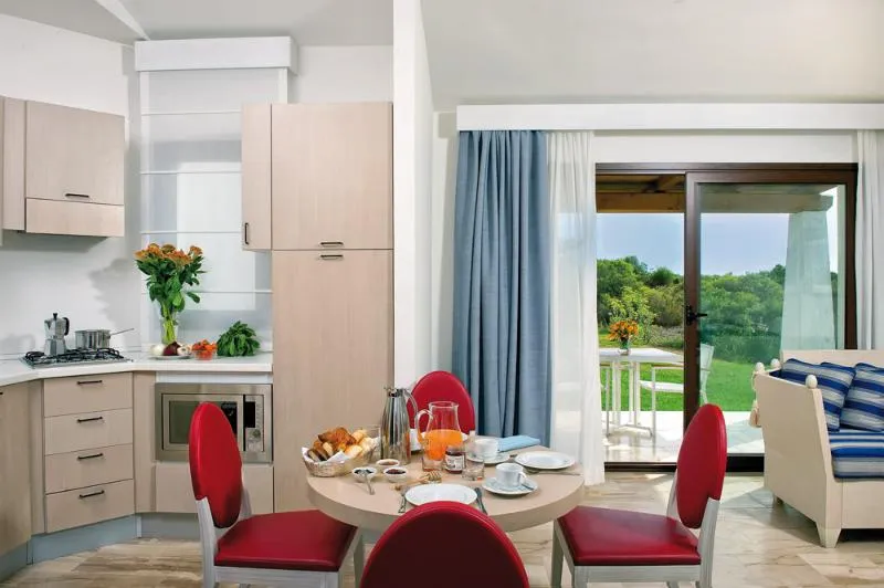 FAMILY ROOM STANDARD Room, Grande Baia Resort & Spa, Olbia