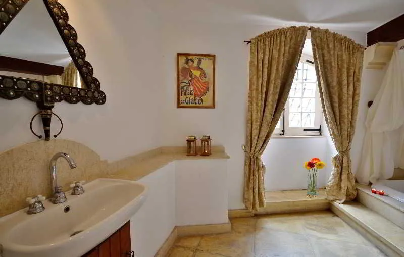 Room, Chapel 5 Palazzo Suites Malta, Malta