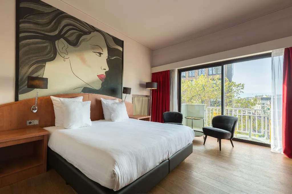 DOUBLE DELUXE Room, Leonardo Hotel Utrecht City Center, Amsterdam
