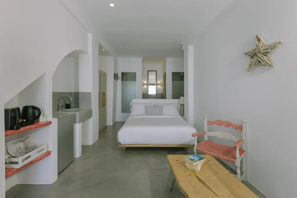 SUITE WITH JACUZZI Room, Afroessa Hotel, Santorini