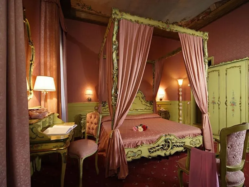Room, Ca'Minotto, Venice