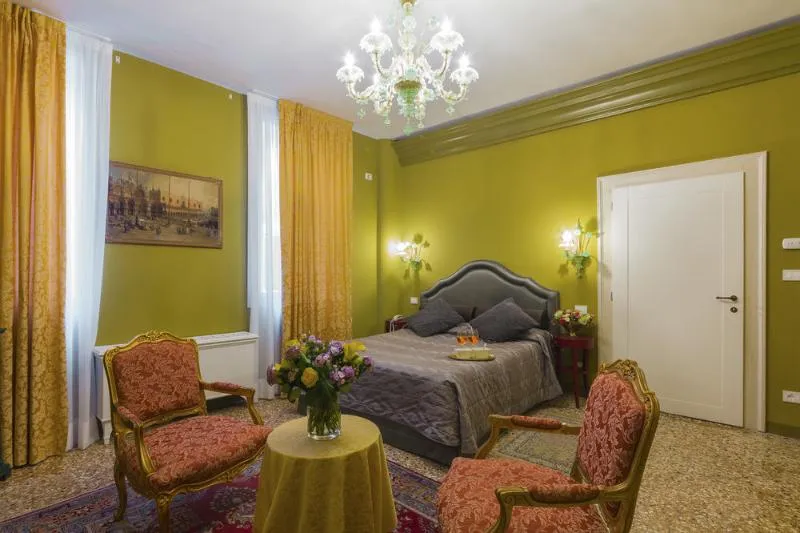 Room, Palazzetto Pisani, Venice