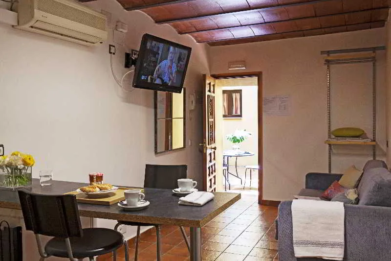 STUDIO STANDARD Room, AinB Las Ramblas-Guardia Apartments, Barcelona