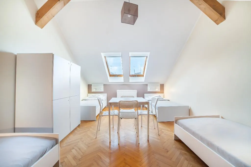 QUADRUPLE WITH KITCHENETTE Room, Dizzy Daisy Hostel, Krakow