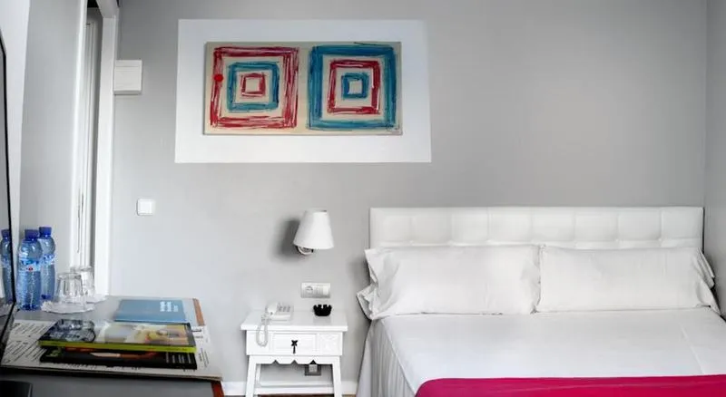 Room, Subur, Costa Brava