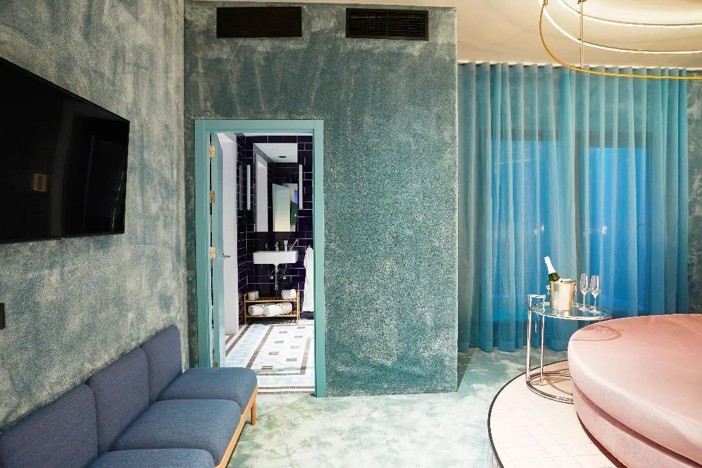SUITE SUPERIOR Room, The Social Hub Madrid 4*, Madrid