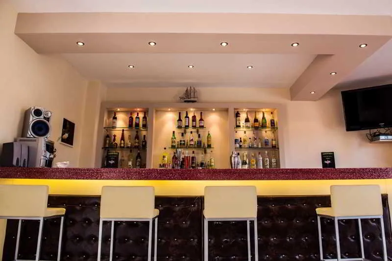 Bar, Penelope, Corfu