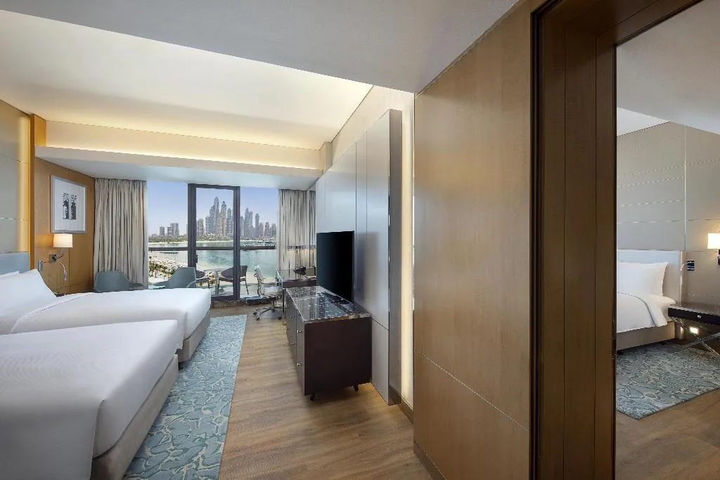 FAMILY ROOM DELUXE SEA VIEW Room, Hilton Dubai Palm Jumeirah, Dubai