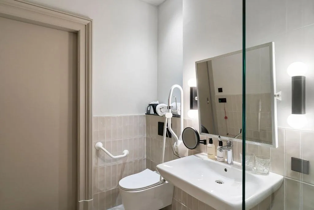 DOUBLE SUPERIOR QUEEN BED Room, College Hotel Amsterdam, Autograph Collection, Amsterdam