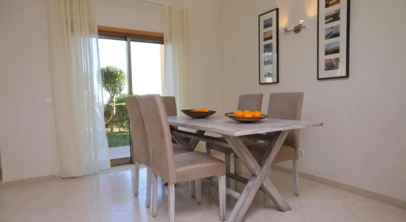 Room, Pinheiros da Balaia Villas, Algarve