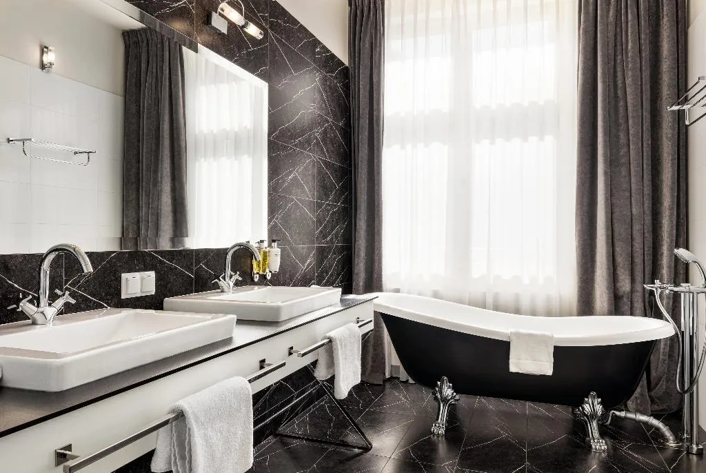 SUITE DELUXE Room, Wyndham Grand Krakow Old Town, Krakow