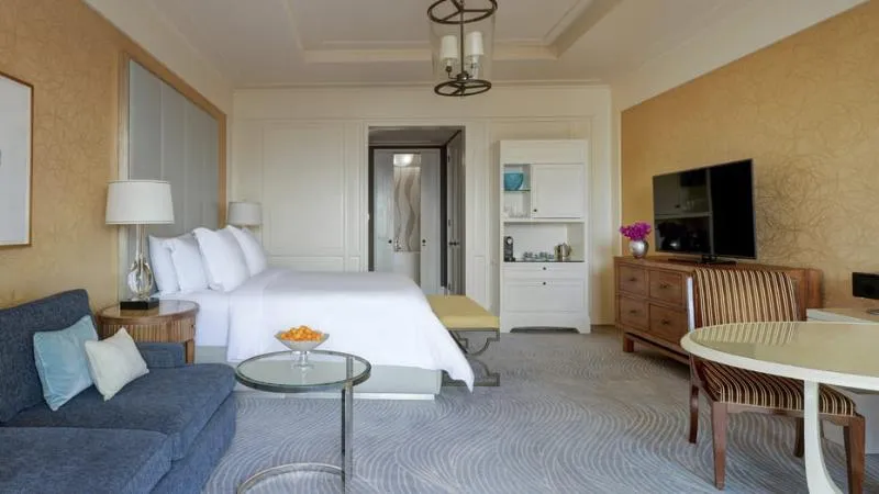 DOUBLE PREMIER KING BED Room, Four Seasons Resort Dubai at Jumeirah Beach, Dubai