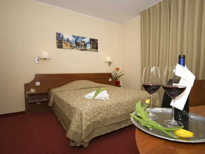 Room, Major, Krakow