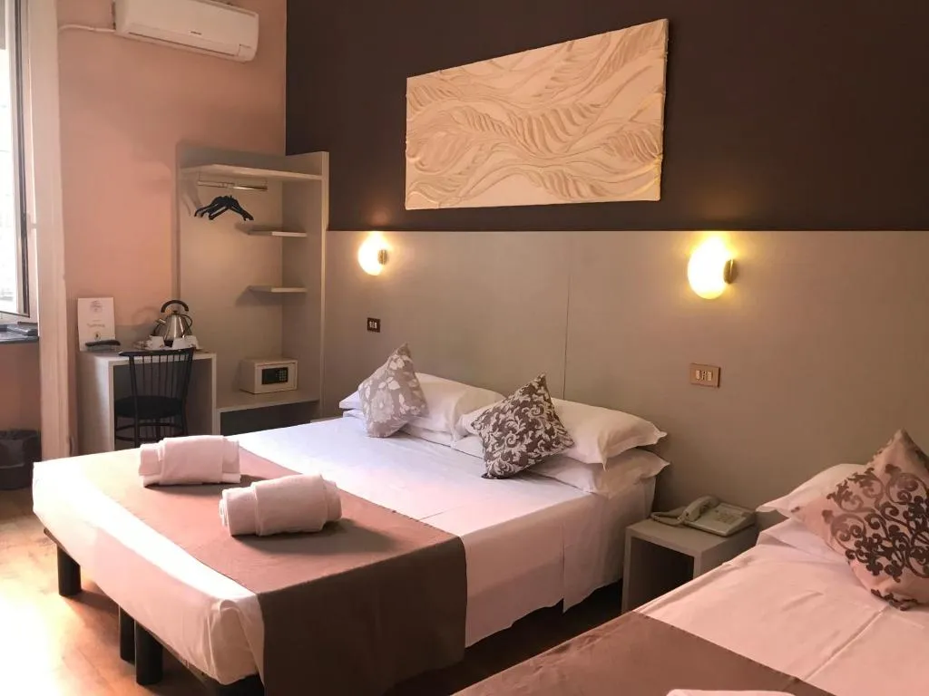 TRIPLE STANDARD Room, Hotel Bogart, Milan