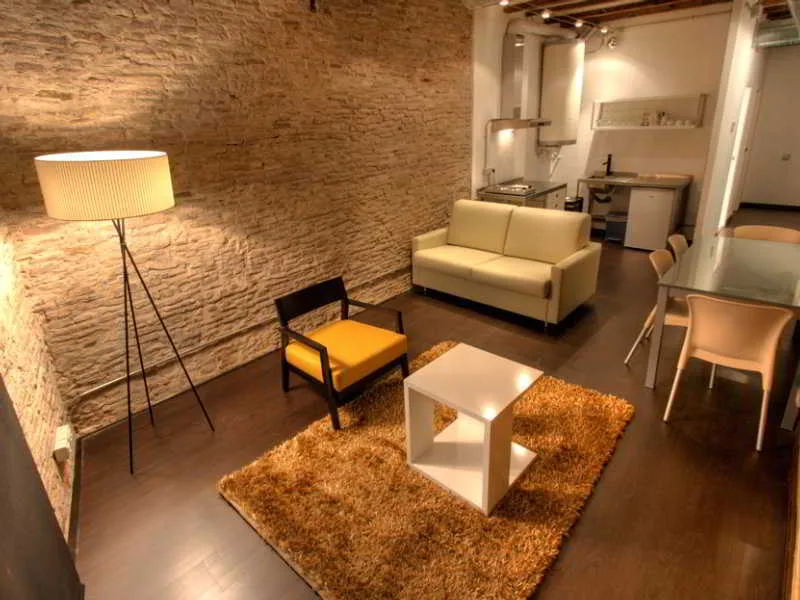 Room, Viana, Barcelona